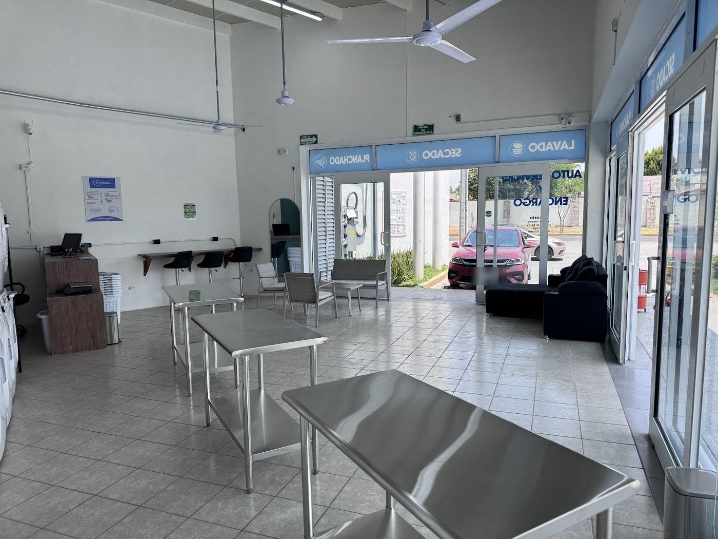 Plaza Laos · Fuentes del Lago